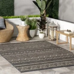NuLOOM Maia Striped Indoor/Outdoor Area Rug