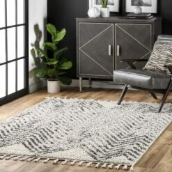 NuLOOM Amanda Moroccan Chevron Tassel Area Rug