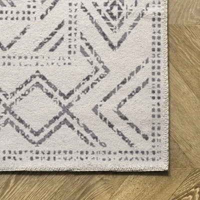 NuLOOM Mia Machine Washable Geometric Medallion Area Rug 6 NuLOOM Mia Machine Washable Geometric Medallion Area Rug - Image 4