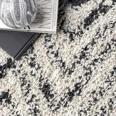 NuLOOM Amanda Moroccan Chevron Tassel Area Rug 7 NuLOOM Amanda Moroccan Chevron Tassel Area Rug - Image 5