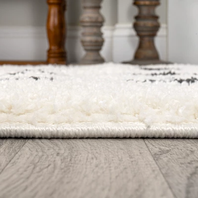 Cristo Berber Geometric Shag Indoor Area Rug - JONATHAN Y 5 Cristo Berber Geometric Shag Indoor Area Rug - JONATHAN Y - Image 3